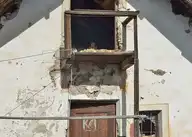 301831
