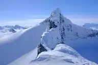 302943