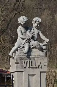 305394