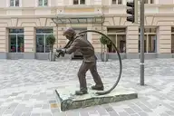 305526