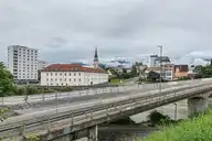 305576