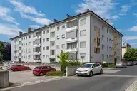 305823