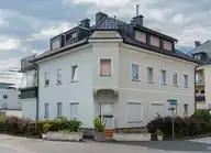 305829