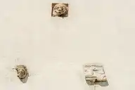 305870