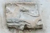 305882