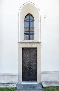 305899