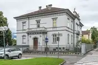 305977