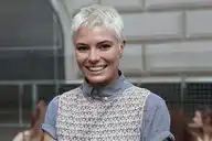 306960