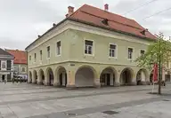 308577