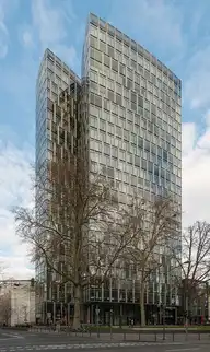 314560