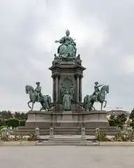 315597