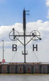 316871