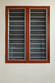 317895