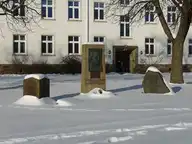 318545