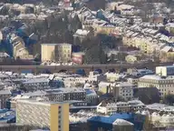 318562