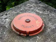 318572