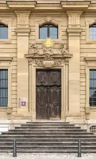 319006