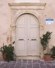 324358