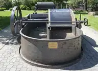 32805