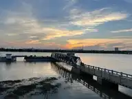 328297
