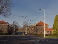 53621