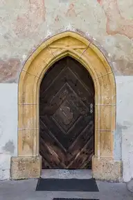 53718