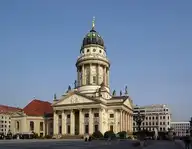 67318