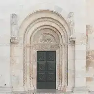 85642
