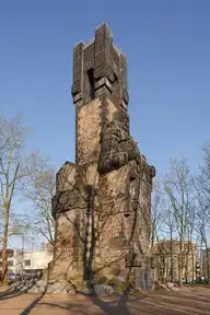 95893